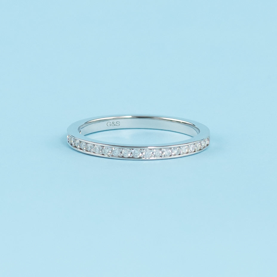 This 9ct white gold wedding band set features a delicate pave setting for added brilliance.