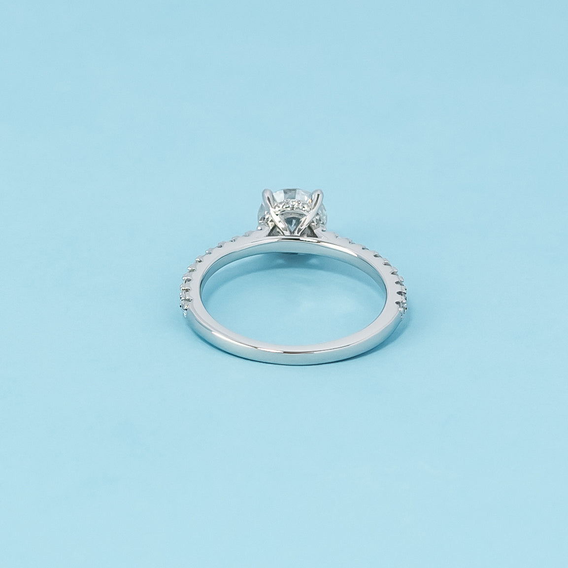 Luxurious 9ct white gold engagement ring with a discreet setting that emphasizes the brilliance and fire of the round brilliant moissanite.