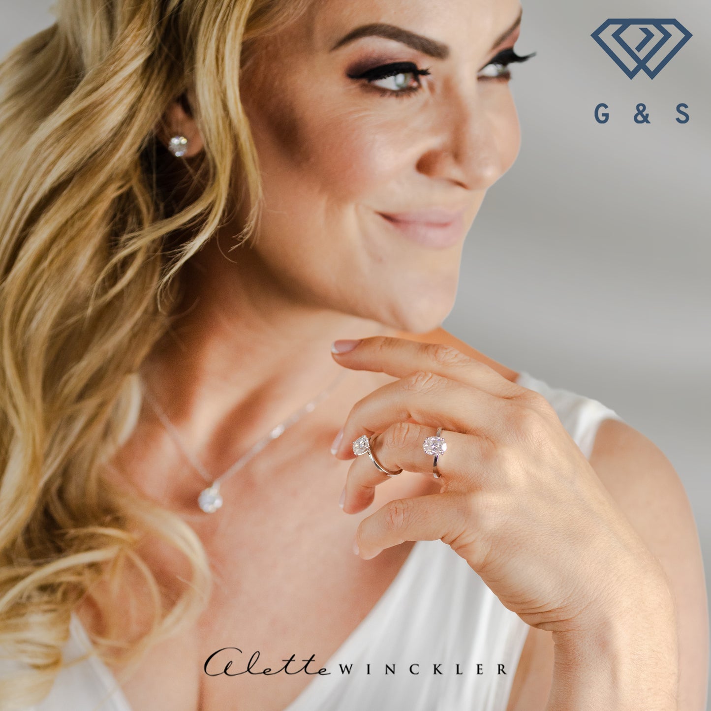 Aletté Winckler - Classic 4 Claw Oval Solitaire 3.00ct Moissanite Engagement Ring Set in Sterling Silver