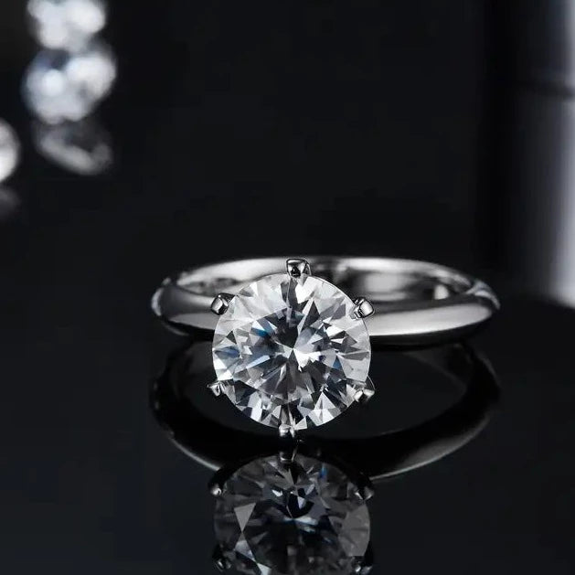 A beautifully crafted sterling silver ring with a focus on the exceptional brilliance of a 3.00ct moissanite, presented in the classic Tiffany-inspired 6-claw setting.