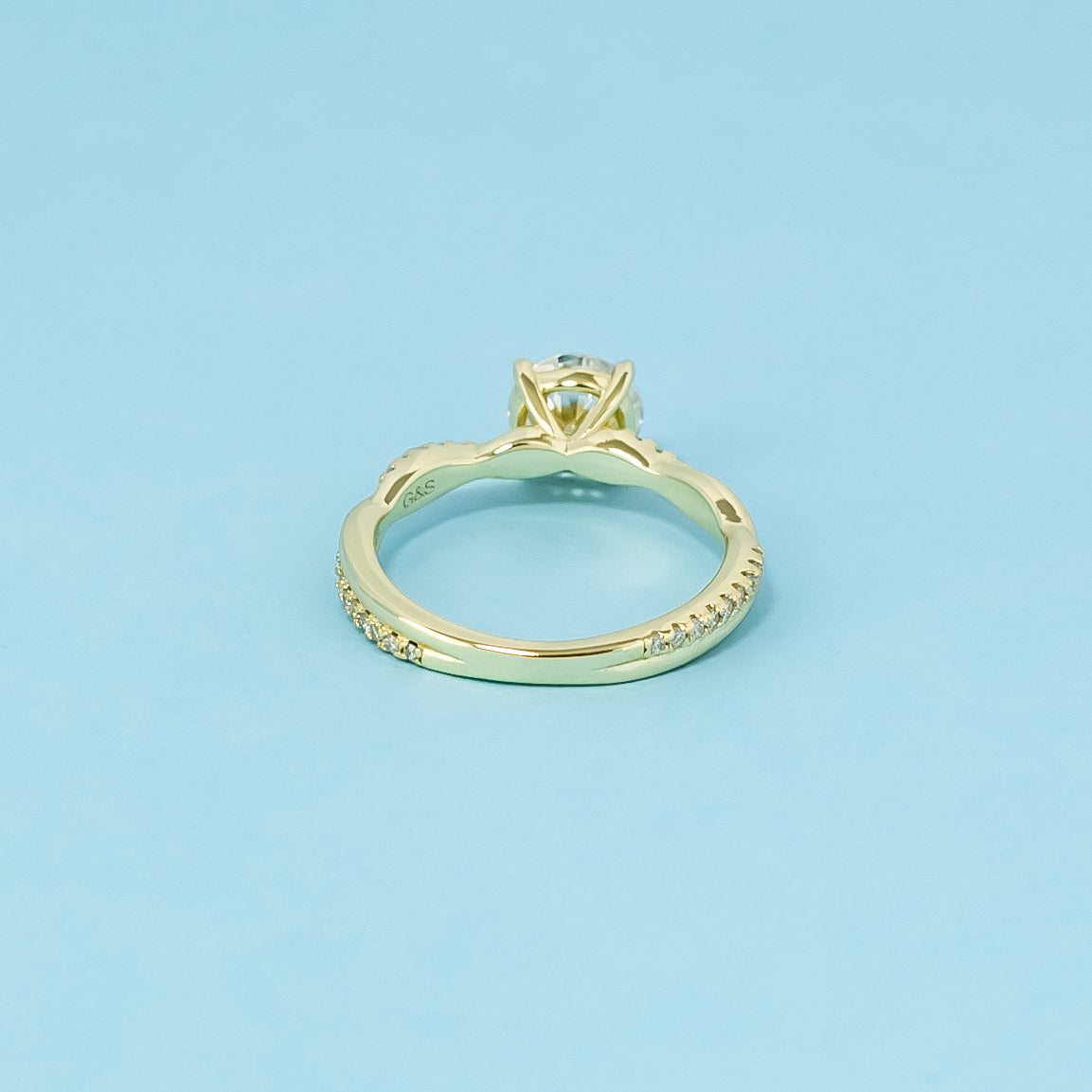 Representing everlasting love, this 9ct yellow gold ring features a round brilliant moissanite and a graceful infinity design.