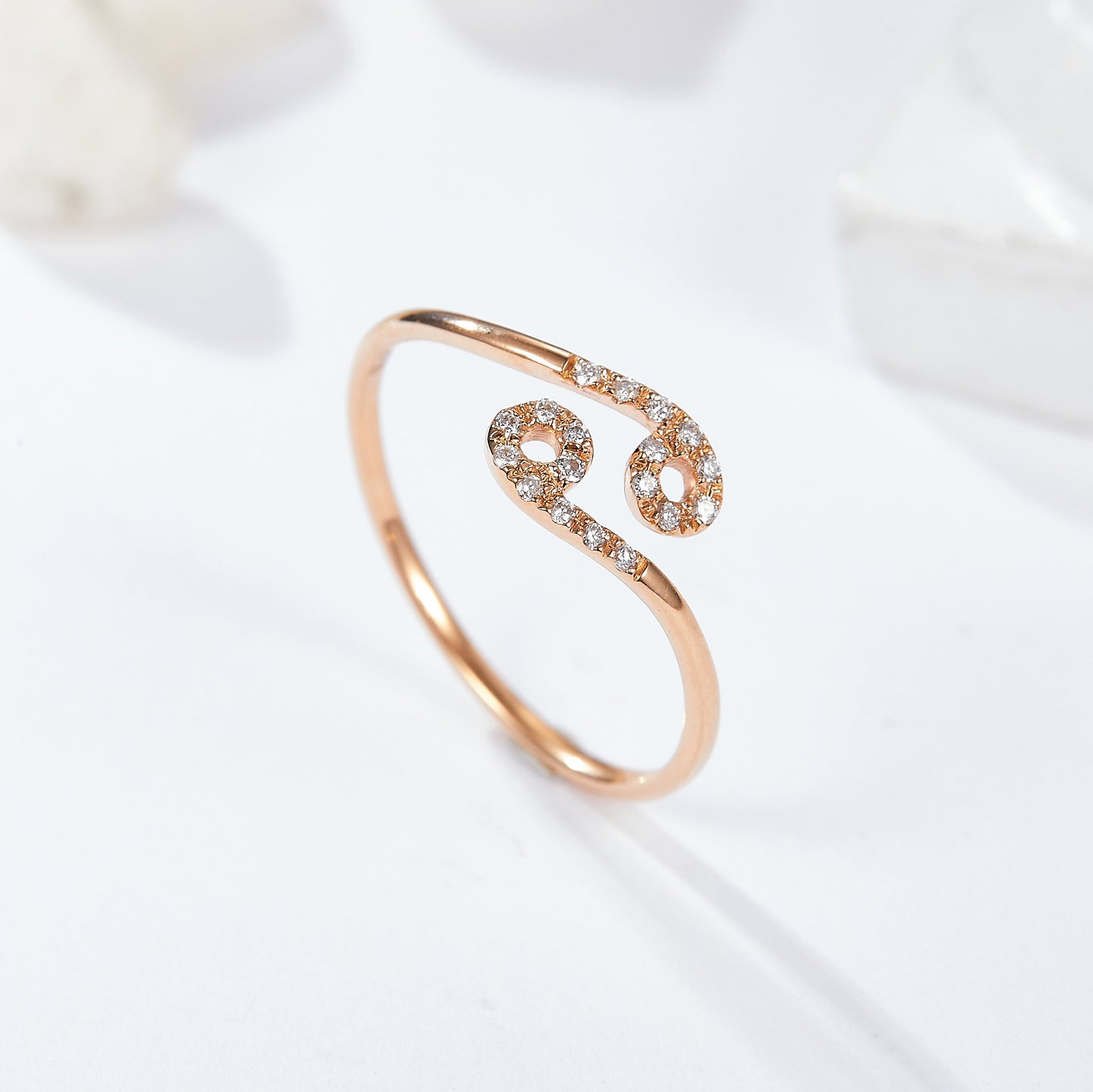 Beautiful Cancer ring with a shimmering moissanite gemstone, celebrating birthdays from June 21st to July 22nd.