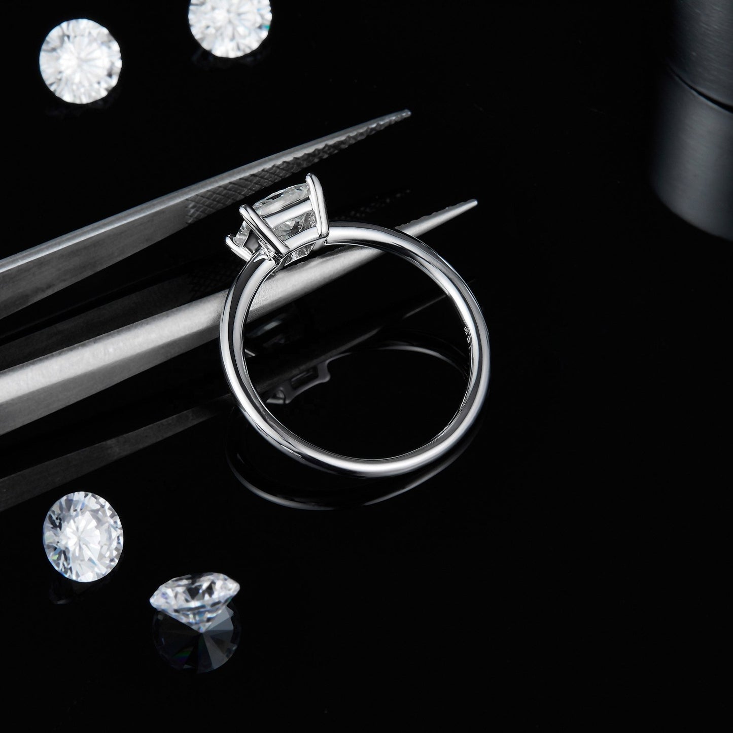 A beautiful engagement ring with a 1.00ct princess cut moissanite, perfect for a classic and understated look.