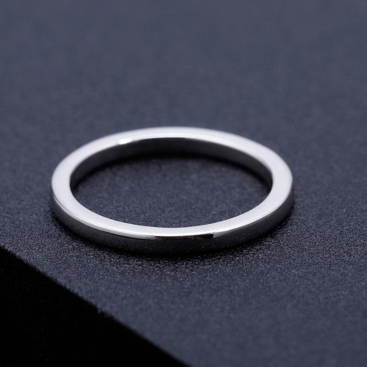 A traditional and understated wedding ring made of smooth, high-quality sterling silver.