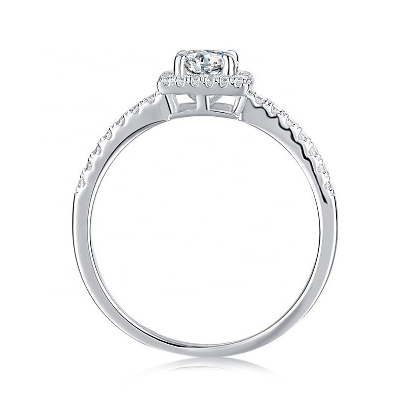 This 9ct white gold ring features a beautiful 0.50ct moissanite surrounded by a dazzling halo.