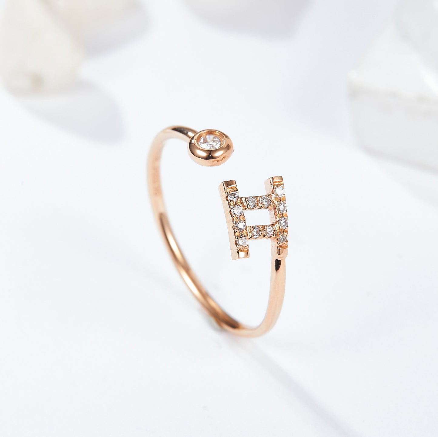 Beautiful Gemini ring with a shimmering moissanite gemstone, celebrating birthdays from May 21st to June 20th.