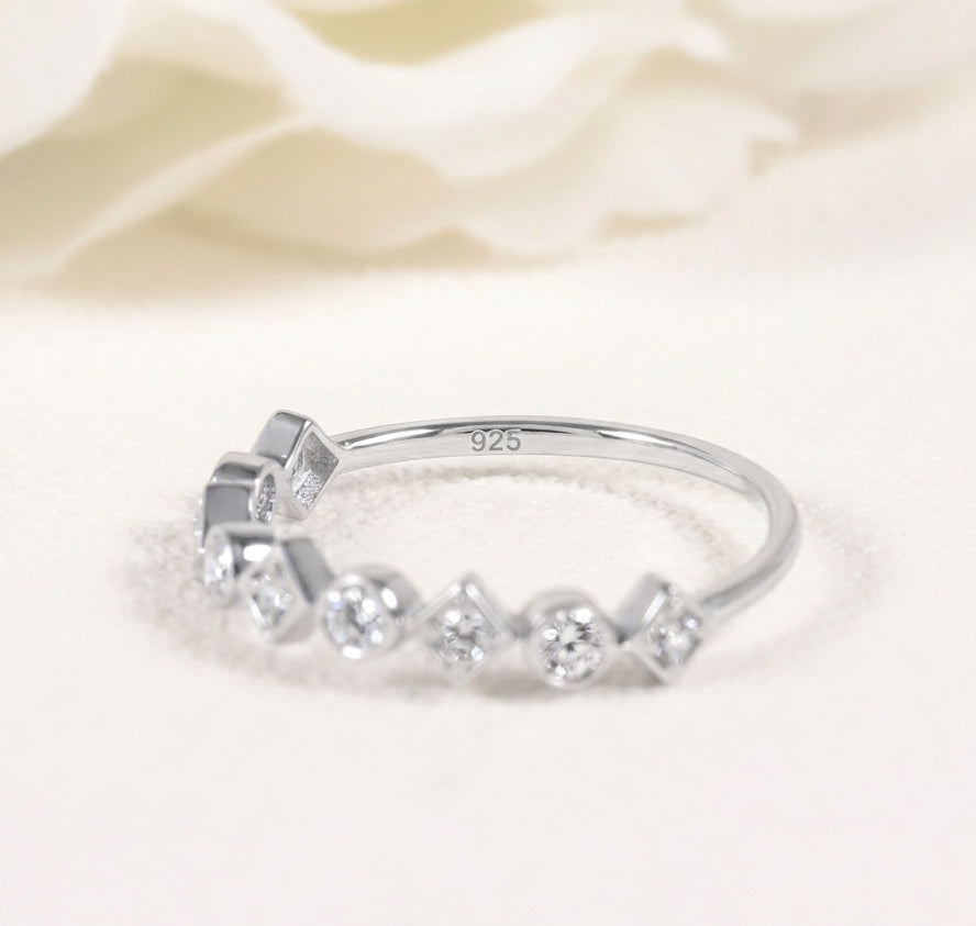 Alternating Round & Kite Bezel Stacking Ring