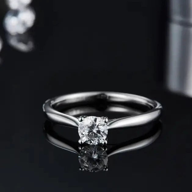 A minimalist design with a 0.50ct moissanite in a classic solitaire setting.