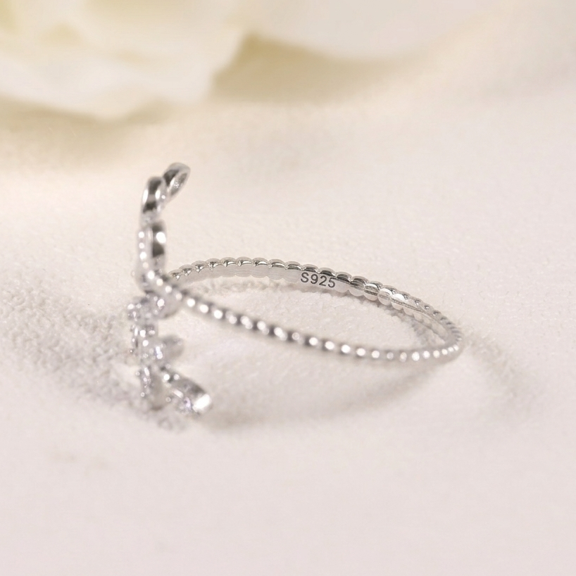 Dainty Moissanite Laurel Leaf Stacking Band