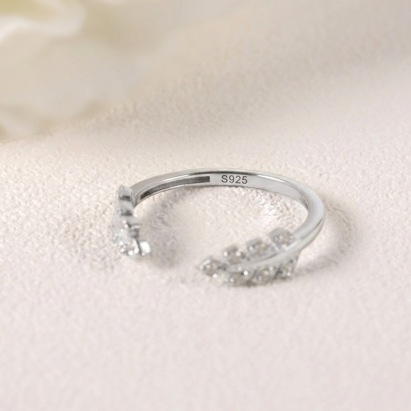 Minimalist Moissanite Leafy Vine Stacking Ring