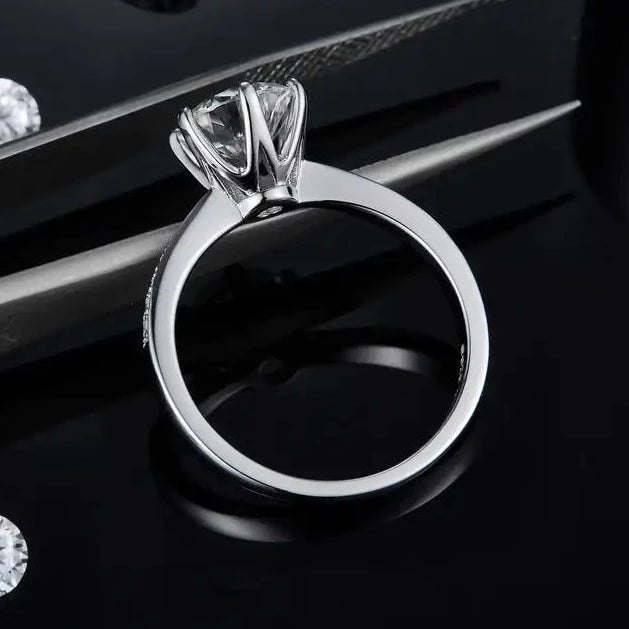 A classic and refined engagement ring featuring a 1.50ct moissanite in a six-prong setting, with a pave-detailed band adding extra brilliance.