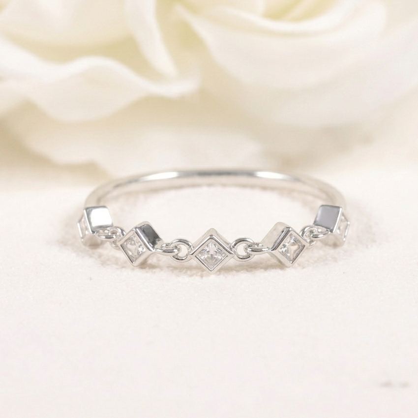 Sterling Silver Moissanite Rhombus Chain Link Stacking Ring