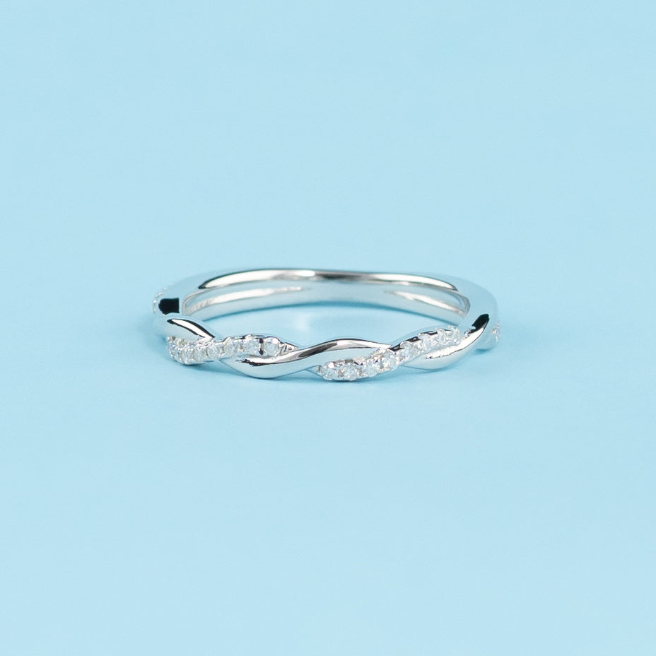  A symbol of everlasting love, this wedding band features a timeless infinity design.