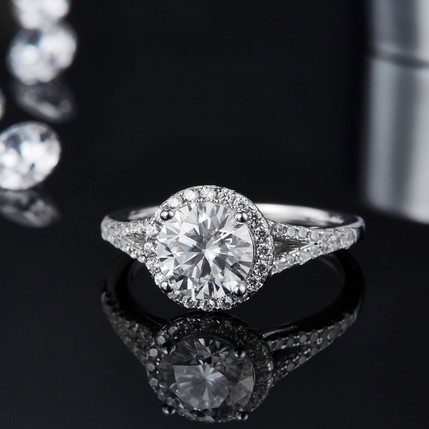 This ring features a dazzling 1.50ct moissanite center stone, surrounded by a halo of shimmering stones, creating a radiant look.