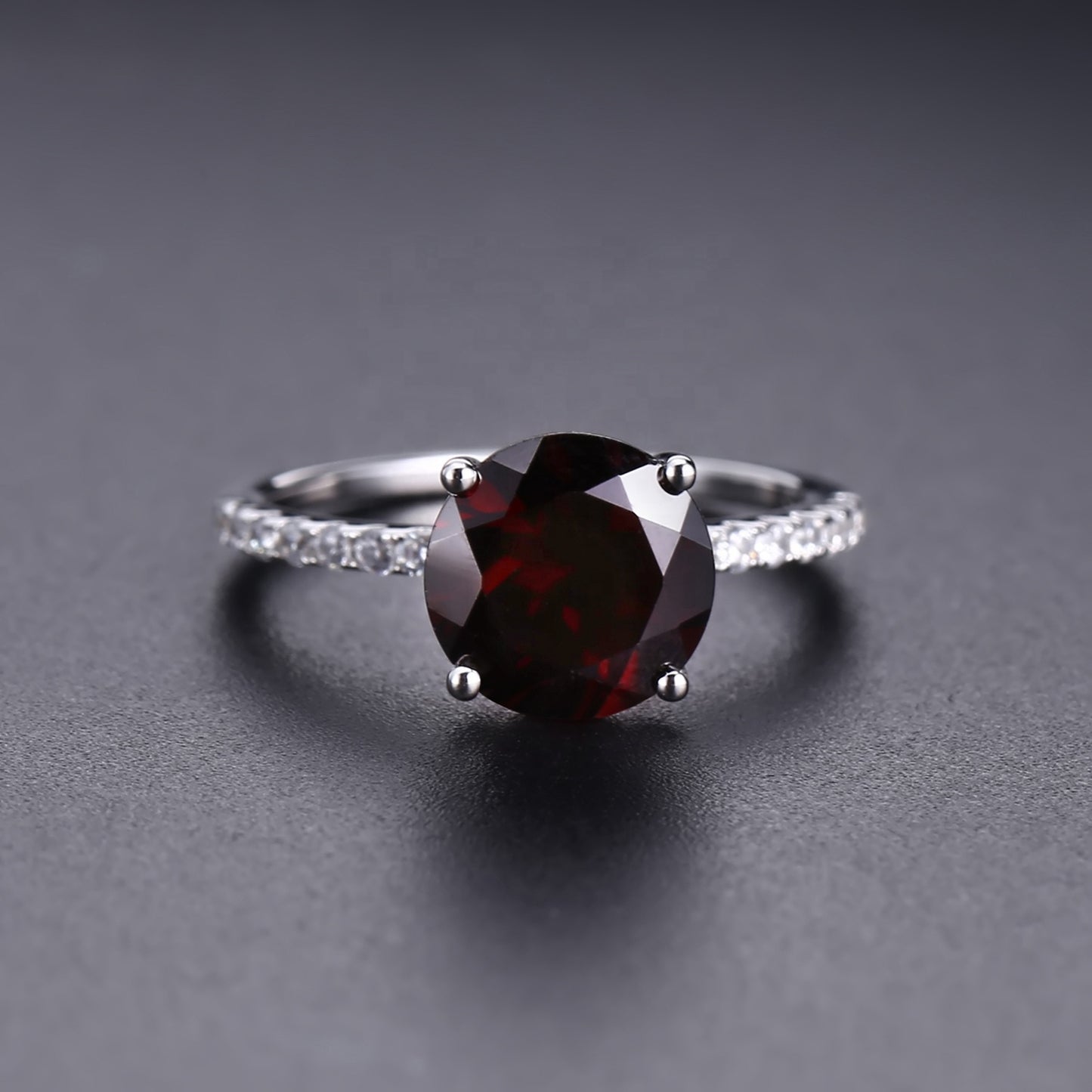 Exquisite Garnet Ring - Round Brilliant Cut