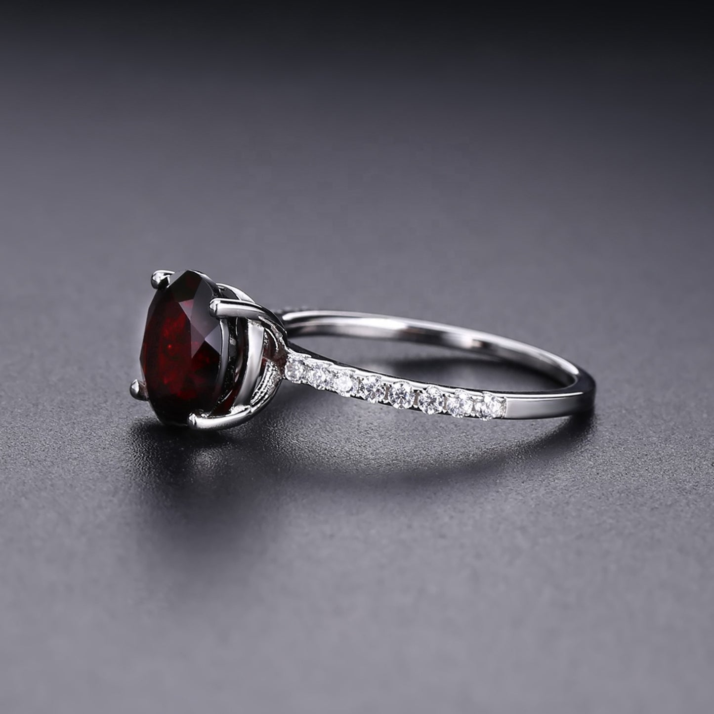 Exquisite Garnet Ring - Round Brilliant Cut